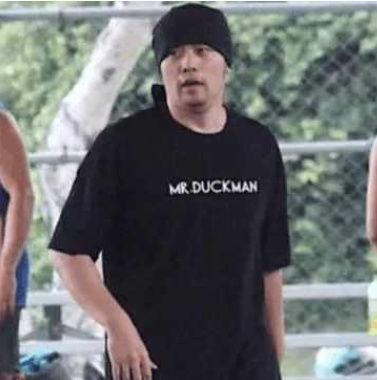 杰伦现场吃瓜图片,趣味瞬间引网友热议